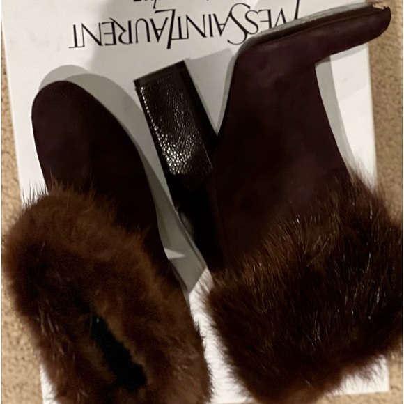 Luxurious brown suede boots, fur topped and alligator print leather heal. - Picture 5 of 13